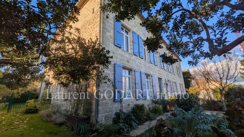 Maison - 426 m² - 14 pièces