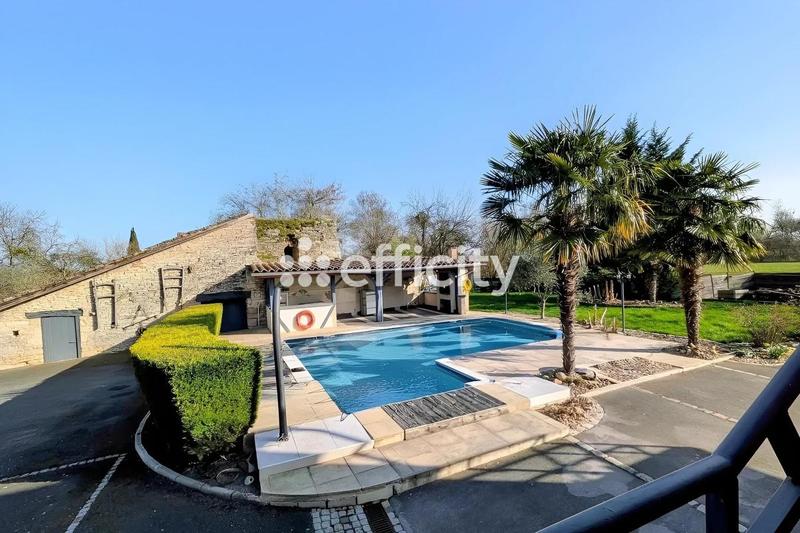 Maison - 413 m² - 8 pièces