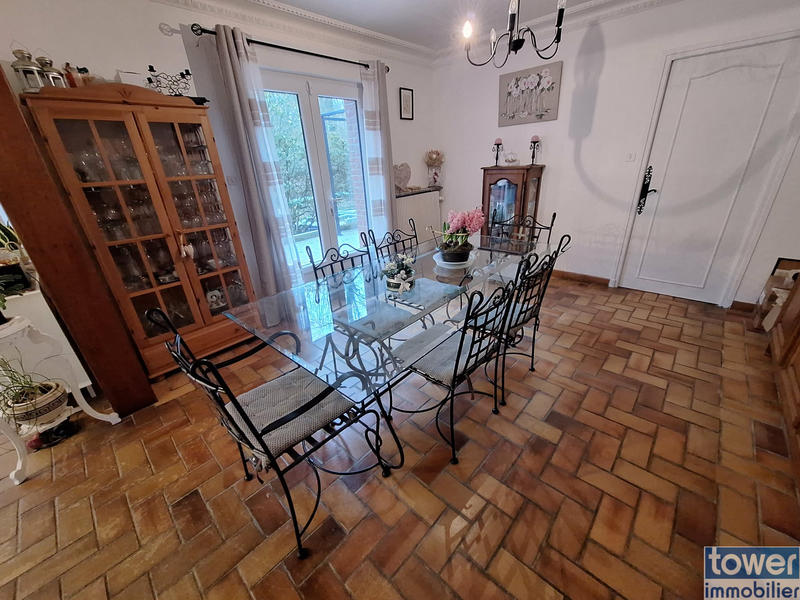 Maison - 261 m² - 11 pièces