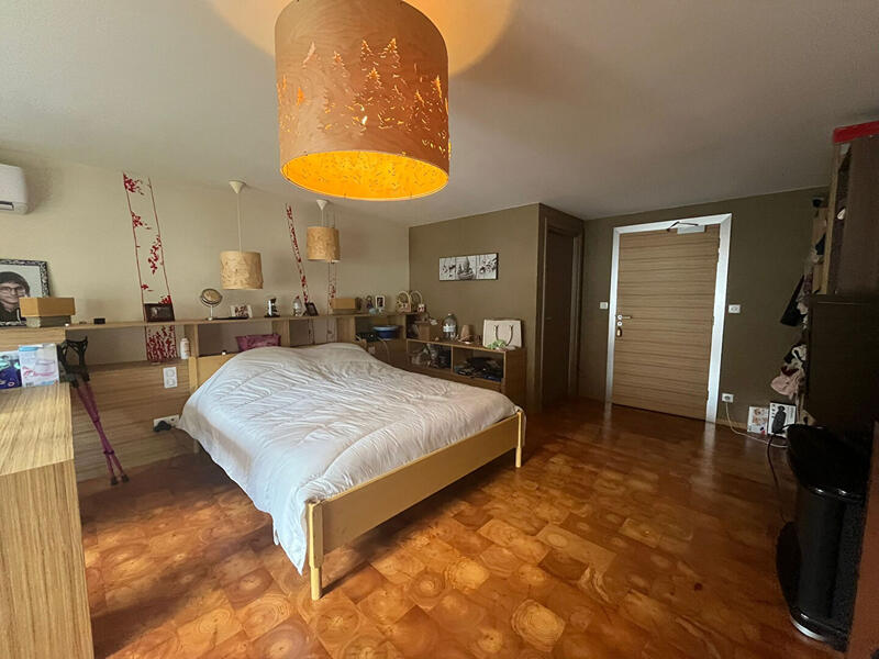 Maison - 950 m² - 10 pièces