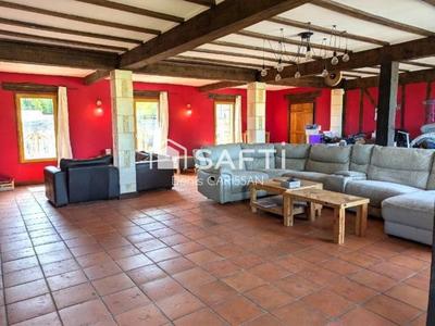 Maison - 859 m² - 19 pièces