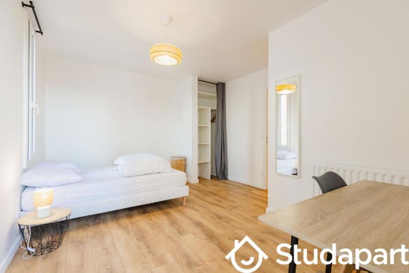 Chambre - 11 m² - 1 pièce