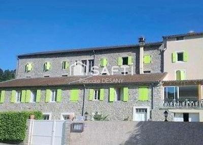 Local commercial - 1 600 m² - 35 pièces