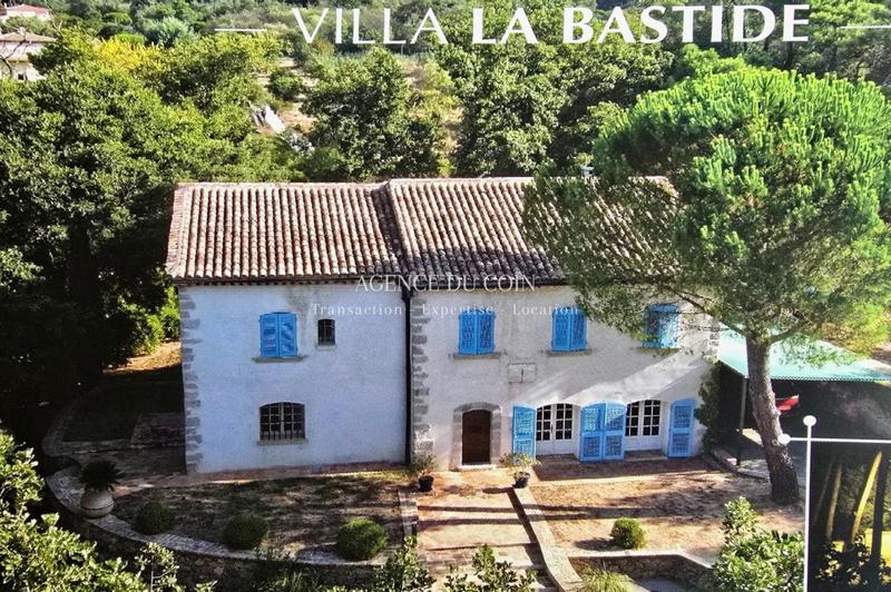 Propriété - 1 500 m² - 50 pièces