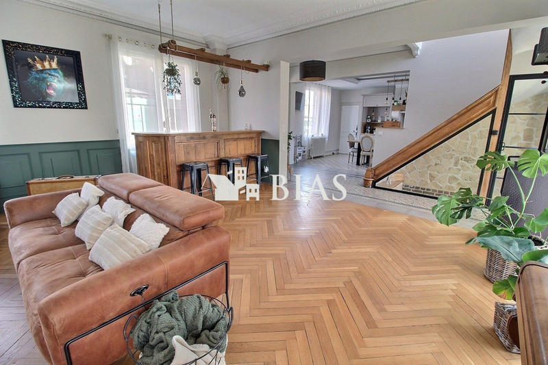 Maison - 250 m² - 10 pièces