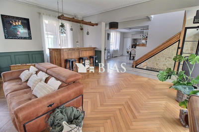 Maison - 250 m² - 10 pièces