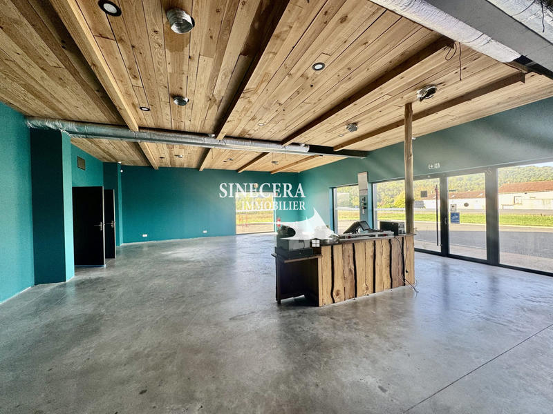 Local commercial - 10 102 m²