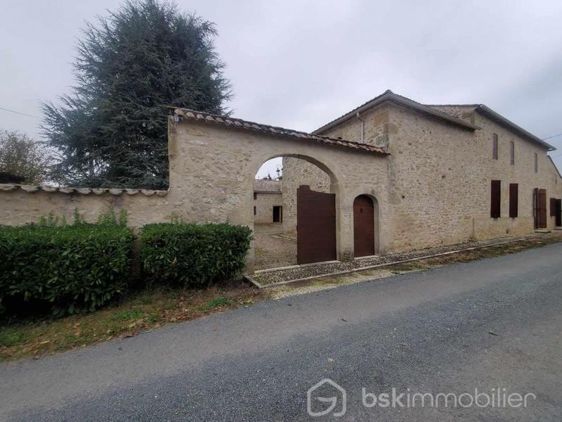 Corps de ferme - 365 m² - 10 pièces