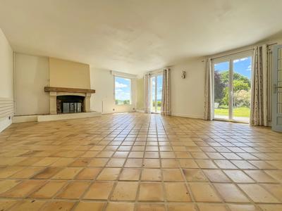 Maison - 180 m² - 8 pièces