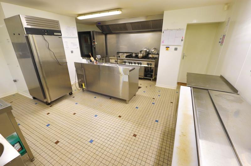 Local commercial - 239 m² - 4 pièces