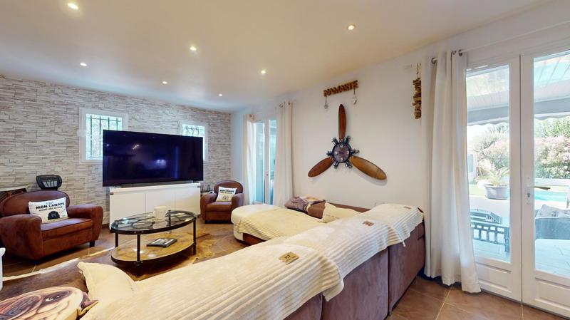 Maison - 181 m² - 9 pièces