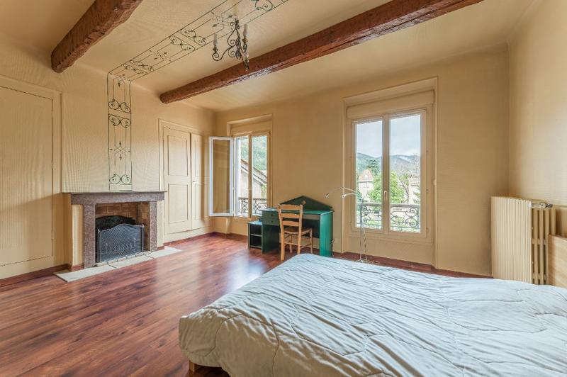 Maison - 325 m² - 9 pièces