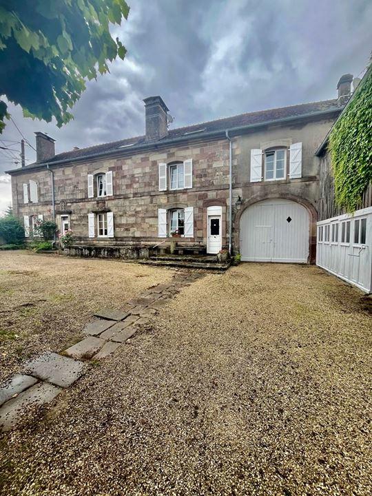 Maison ancienne - 320 m² - 10 pièces