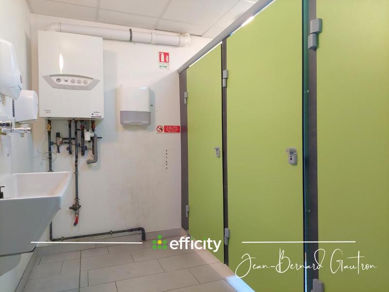 Local d'activité / Entrepôt - 1 560 m² - 8 pièces