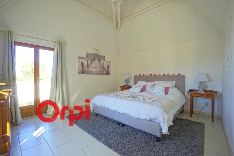 Maison - 252 m² - 9 pièces