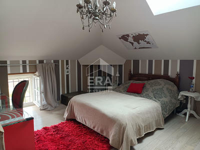 Maison - 210 m² - 8 pièces