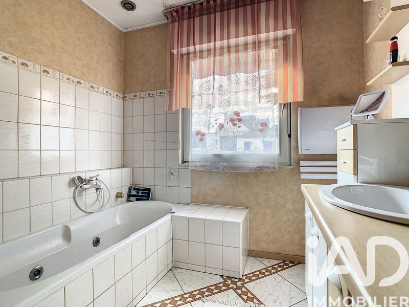 Maison - 205 m² - 8 pièces