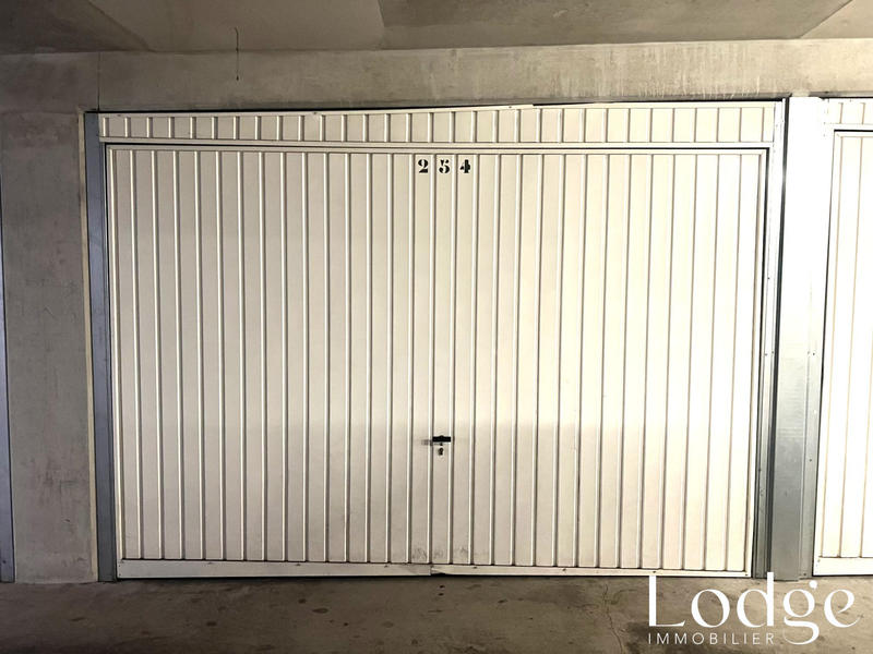 Parking / Garage - 15 m²