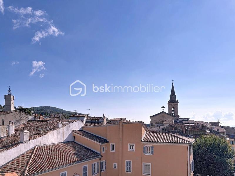 Appartement - 92 m² - 5 pièces