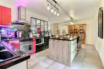 Maison - 183 m² - 7 pièces