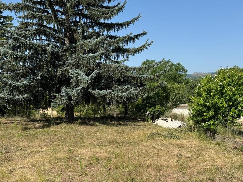Terrain constructible - 1 666 m²