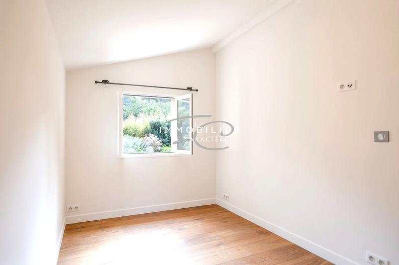 Maison - 225 m² - 8 pièces