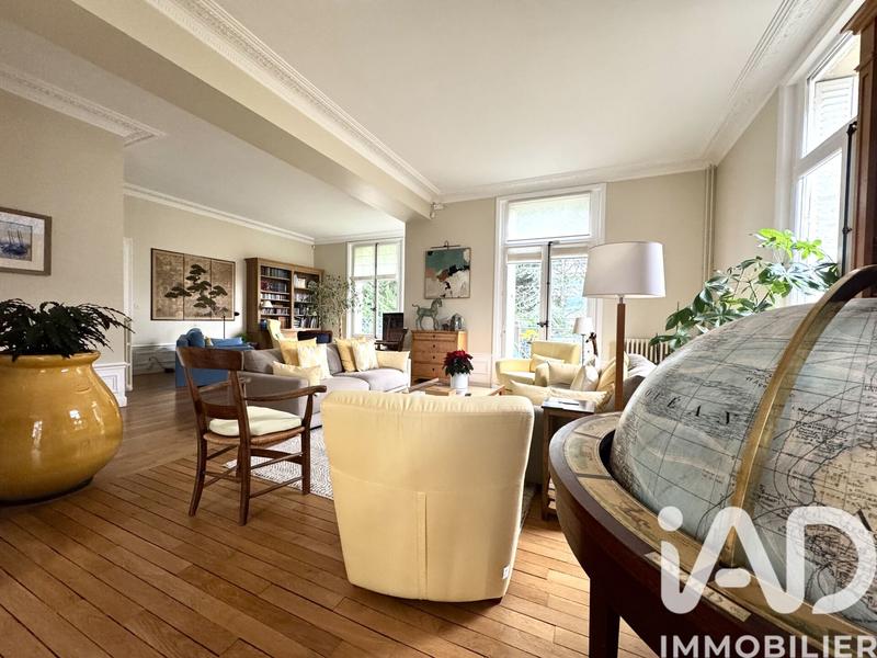 Maison - 262 m² - 9 pièces