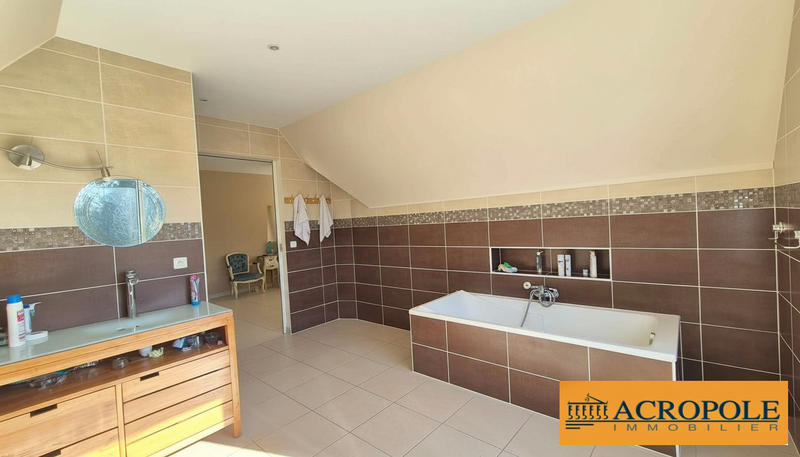 Maison contemporaine - 300 m² - 8 pièces