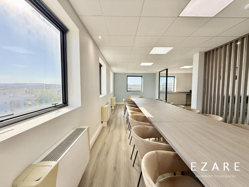 Bureau - 117 m² - 1 pièce