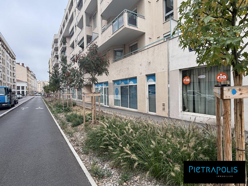 Local d'activités - 128 m² - 1 pièce