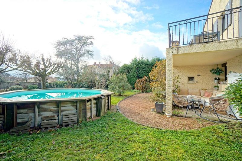 Maison - 180 m² - 9 pièces