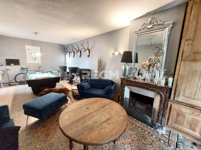 Maison - 310 m² - 8 pièces