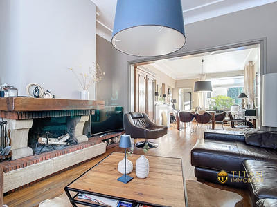 Maison - 333 m² - 10 pièces