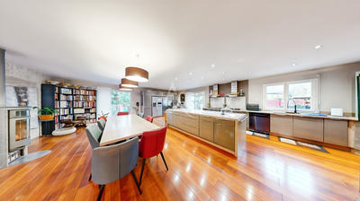 Maison - 293 m² - 12 pièces