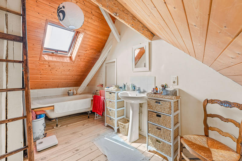 Maison - 243 m² - 10 pièces