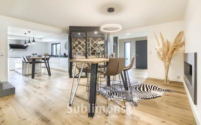 Maison - 250 m² - 8 pièces