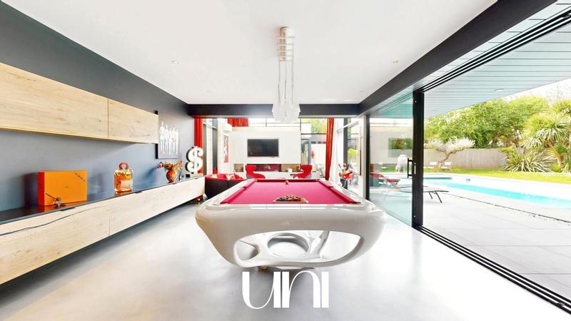 Maison - 316 m² - 8 pièces