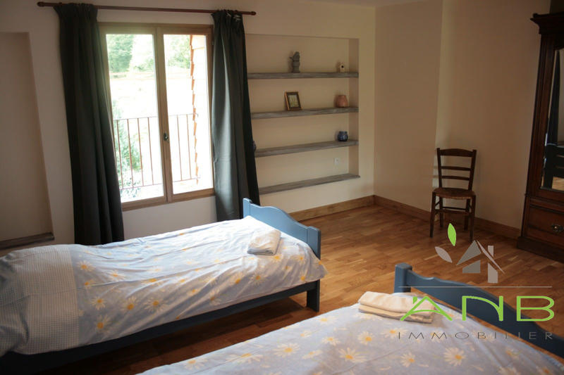 Maison - 216 m² - 7 pièces