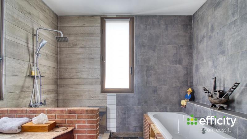 Maison - 410 m² - 8 pièces