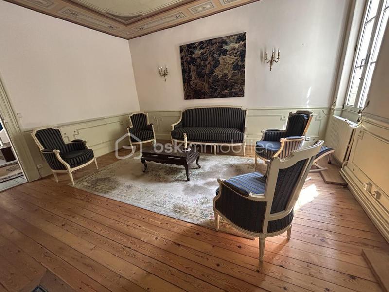 Maison - 255 m² - 10 pièces