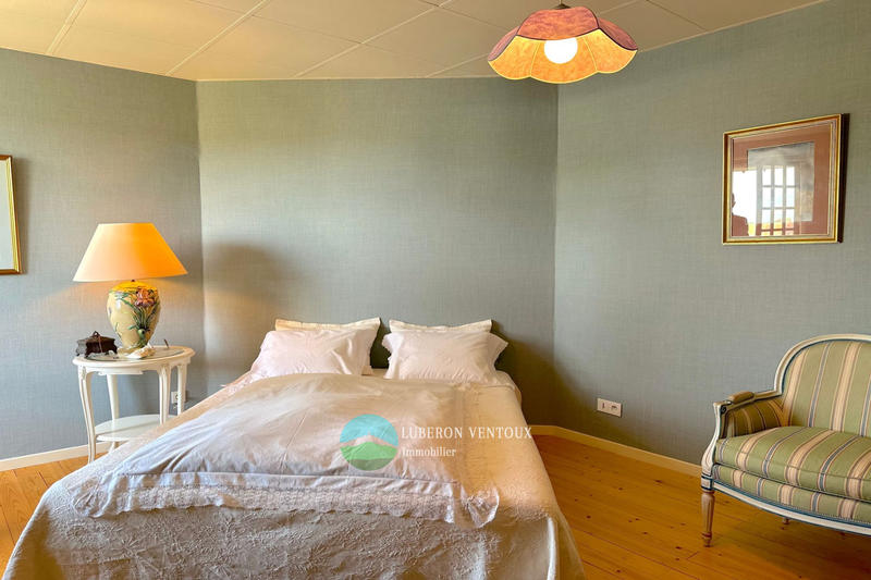 Maison - 255 m² - 9 pièces