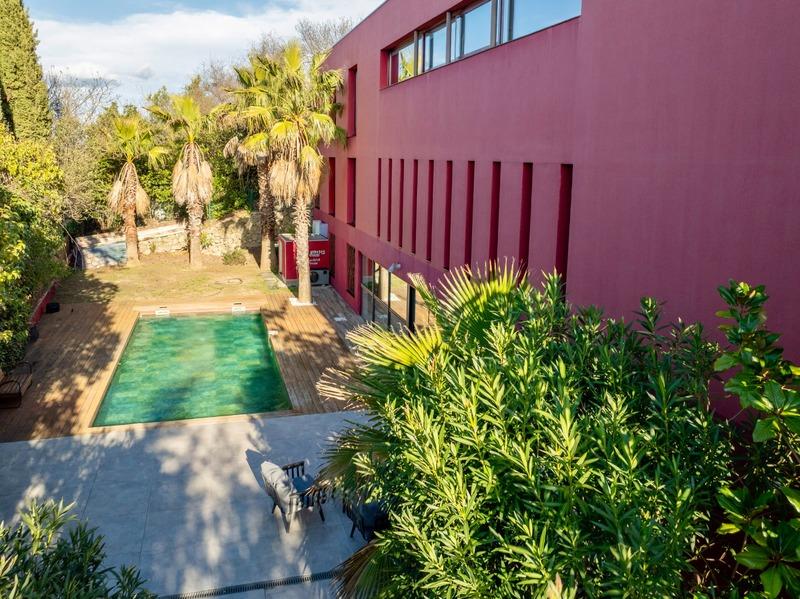 Maison - 360 m² - 9 pièces