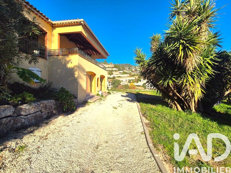 Maison - 332 m² - 10 pièces