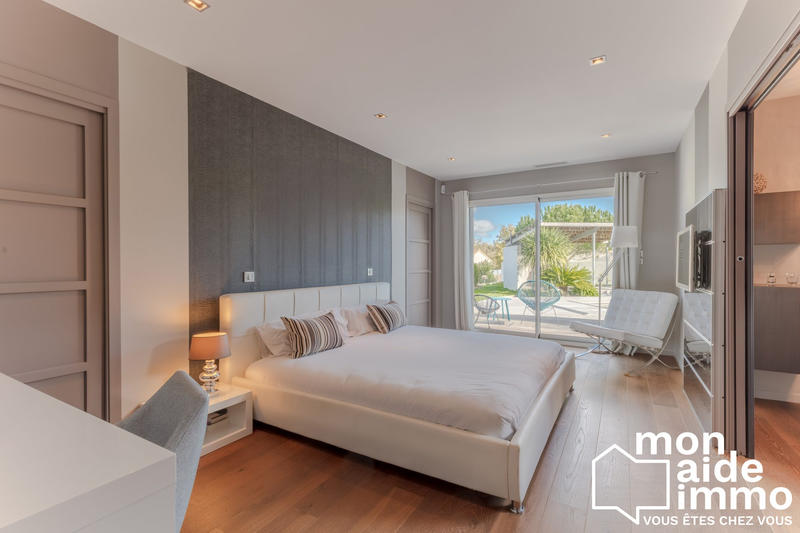 Maison contemporaine - 252 m² - 7 pièces