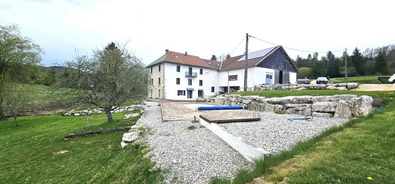 Maison - 240 m² - 6 pièces