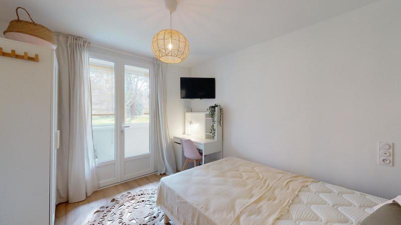 Appartement - 80 m² - 5 pièces