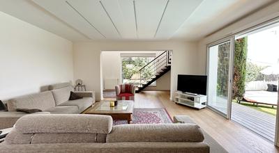 Maison - 221 m² - 7 pièces