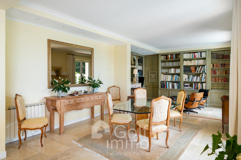 Maison - 225 m² - 6 pièces