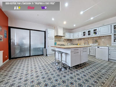 Maison - 222 m² - 9 pièces