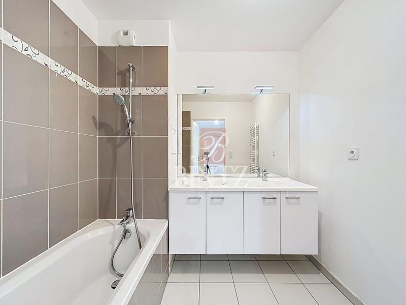 Appartement - 80 m² - 5 pièces